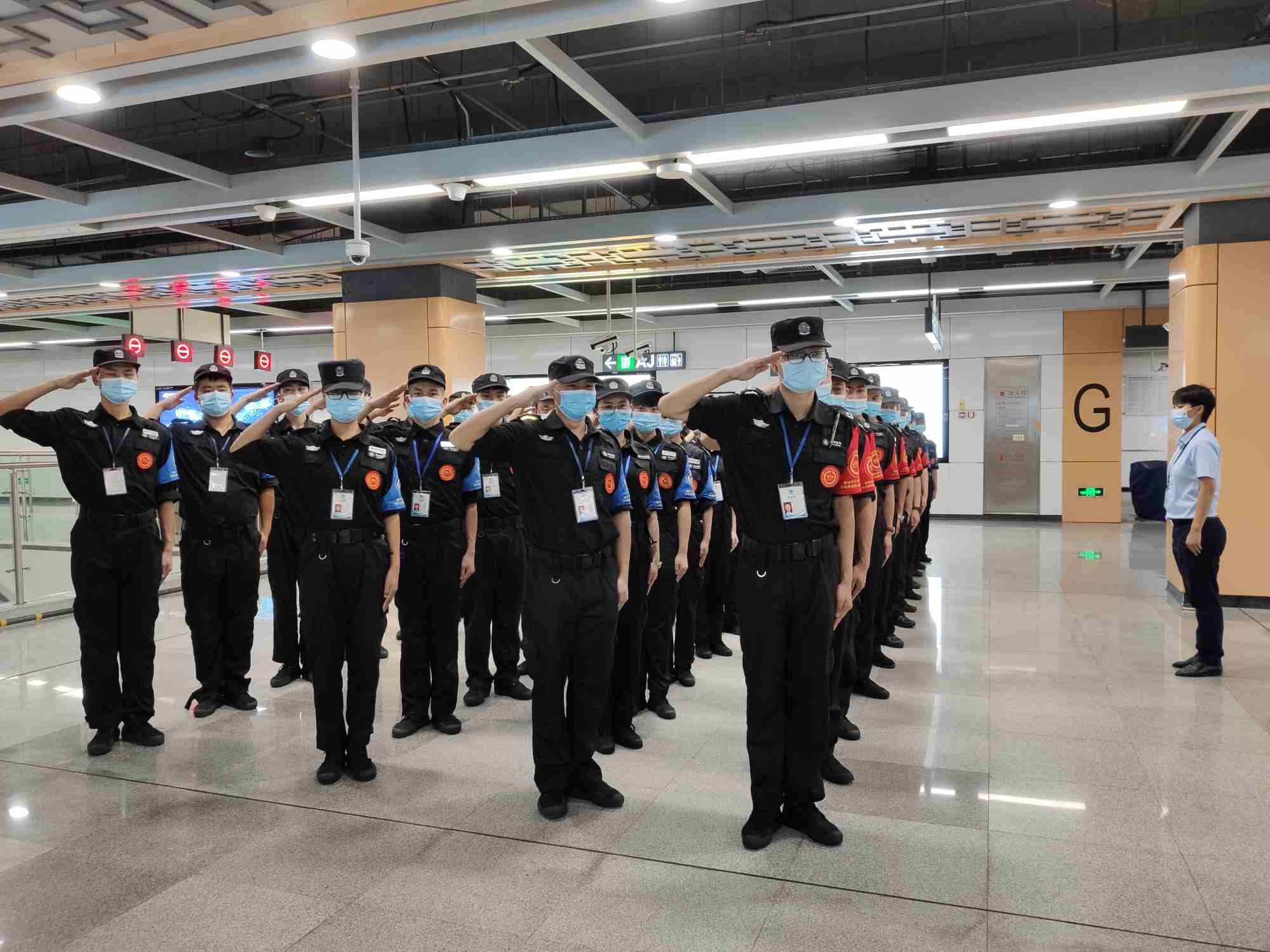 深圳福田区招聘地铁安检员男女若干身高要求:男:170cm
