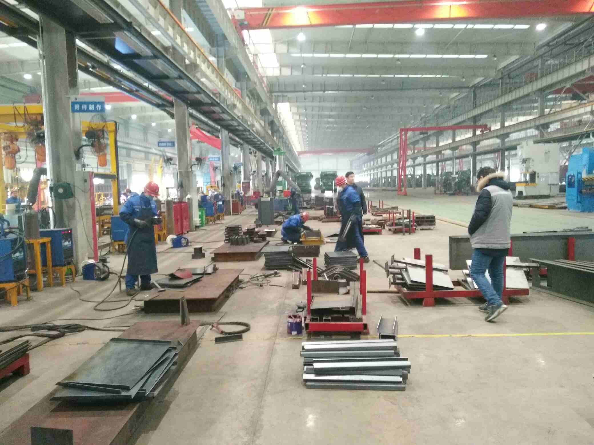 河南安阳东区汽车厂 高薪招聘二保焊师傅 二保焊焊工15名焊接渣土车