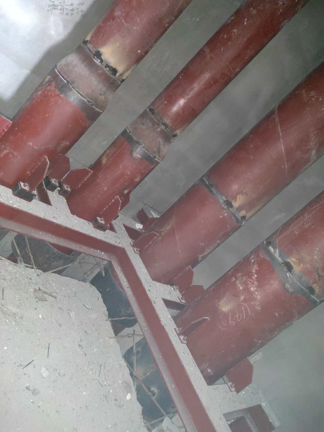 天珑移动大厦空调水管井铆焊焊接