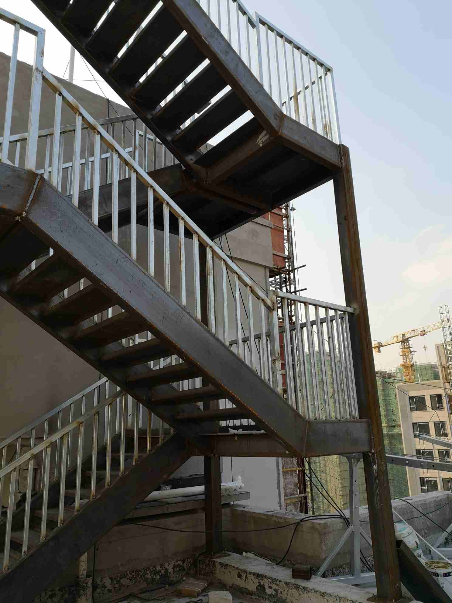 上海宝山区招焊工两个做消防楼梯35