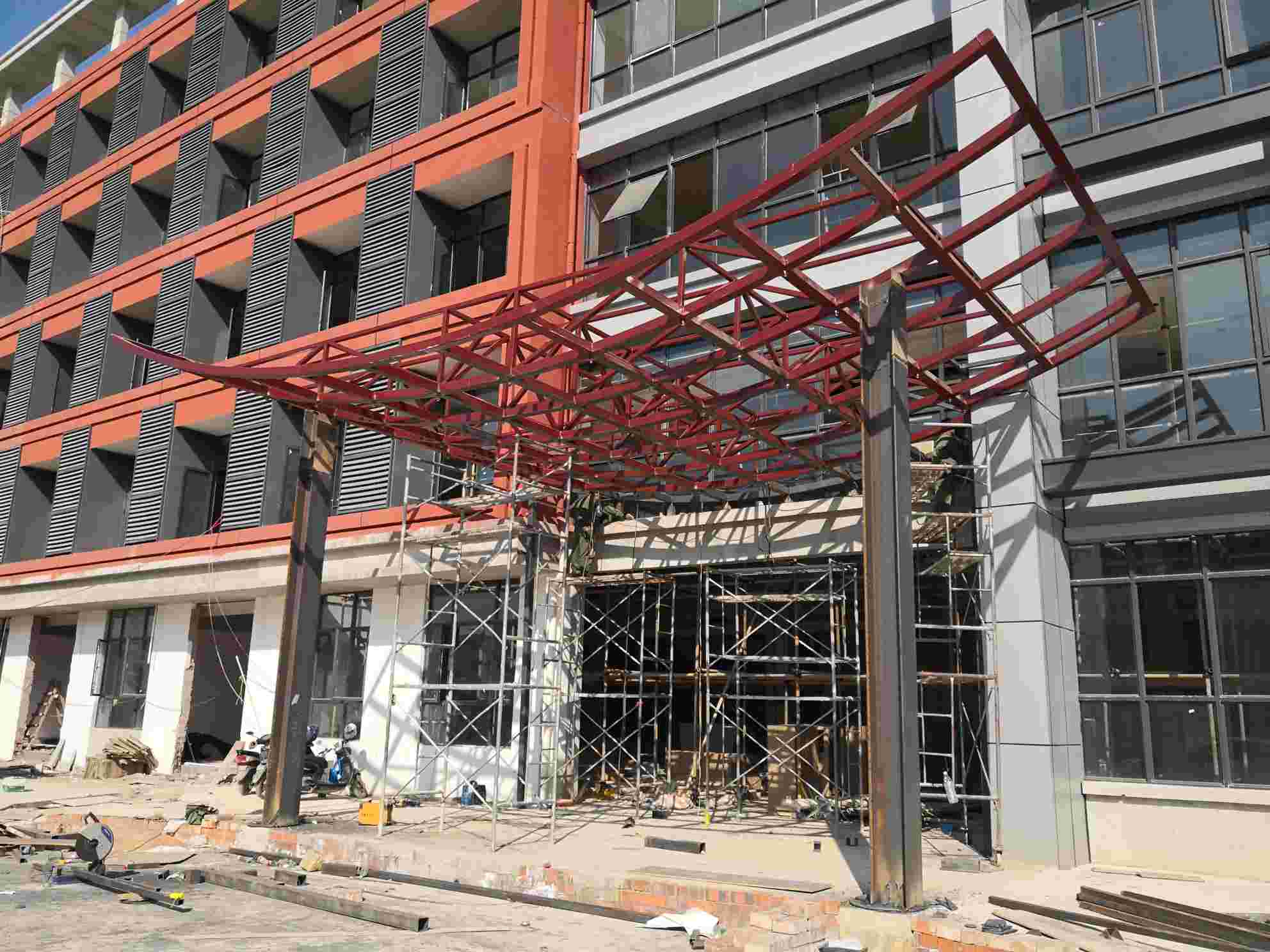 广西南宁武鸣伊岭岩工业去雨棚点式玻璃安装,急需要专业人手队伍