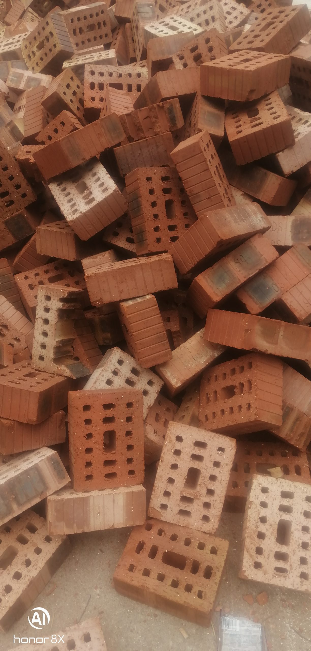 广西南宁南宁良庆区砌砖1.2元/砖,压顶25元/米,构造柱3