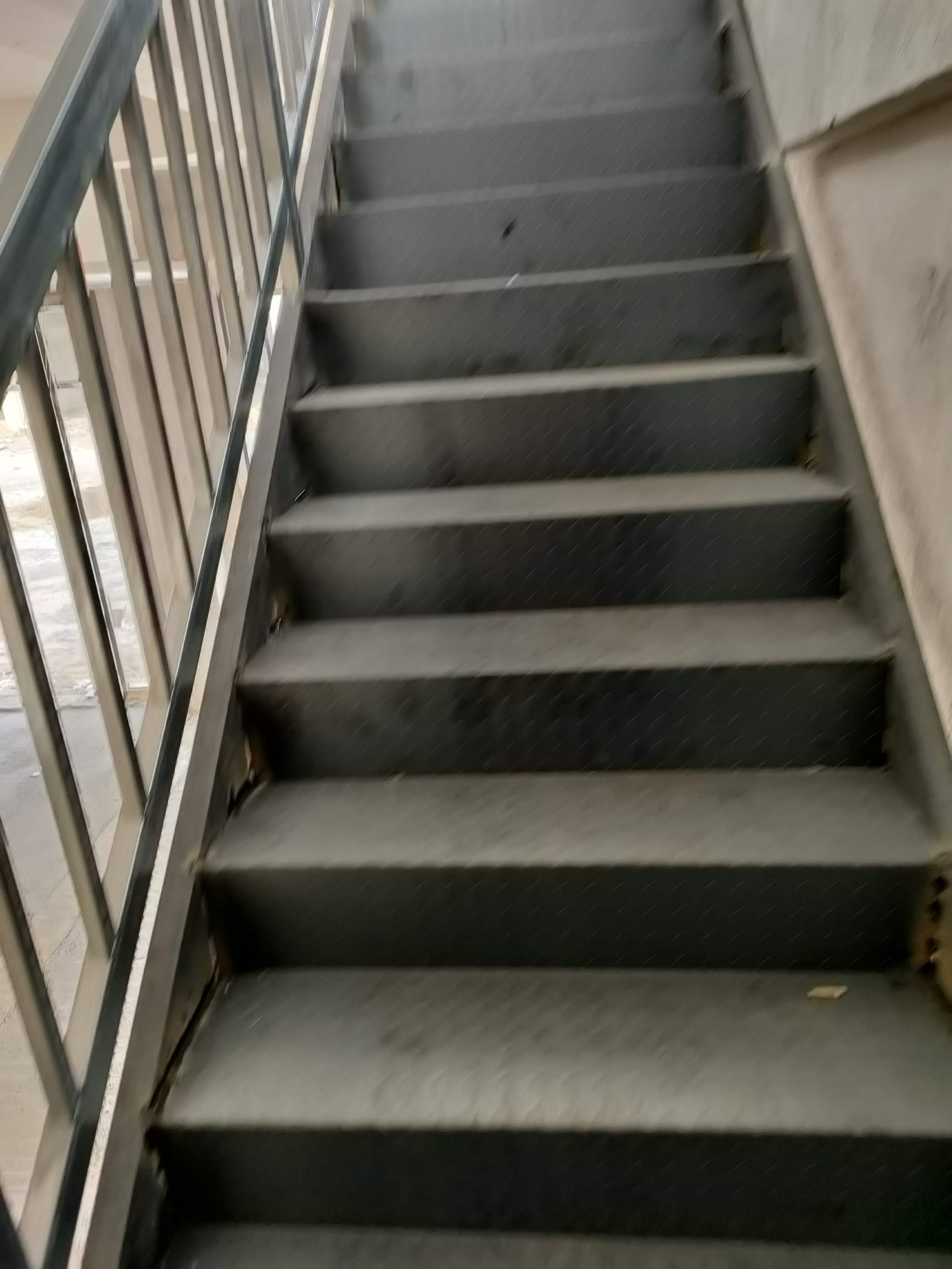 商丘民权县招承包焊楼梯工人,现有300套楼梯,都是一层上二层