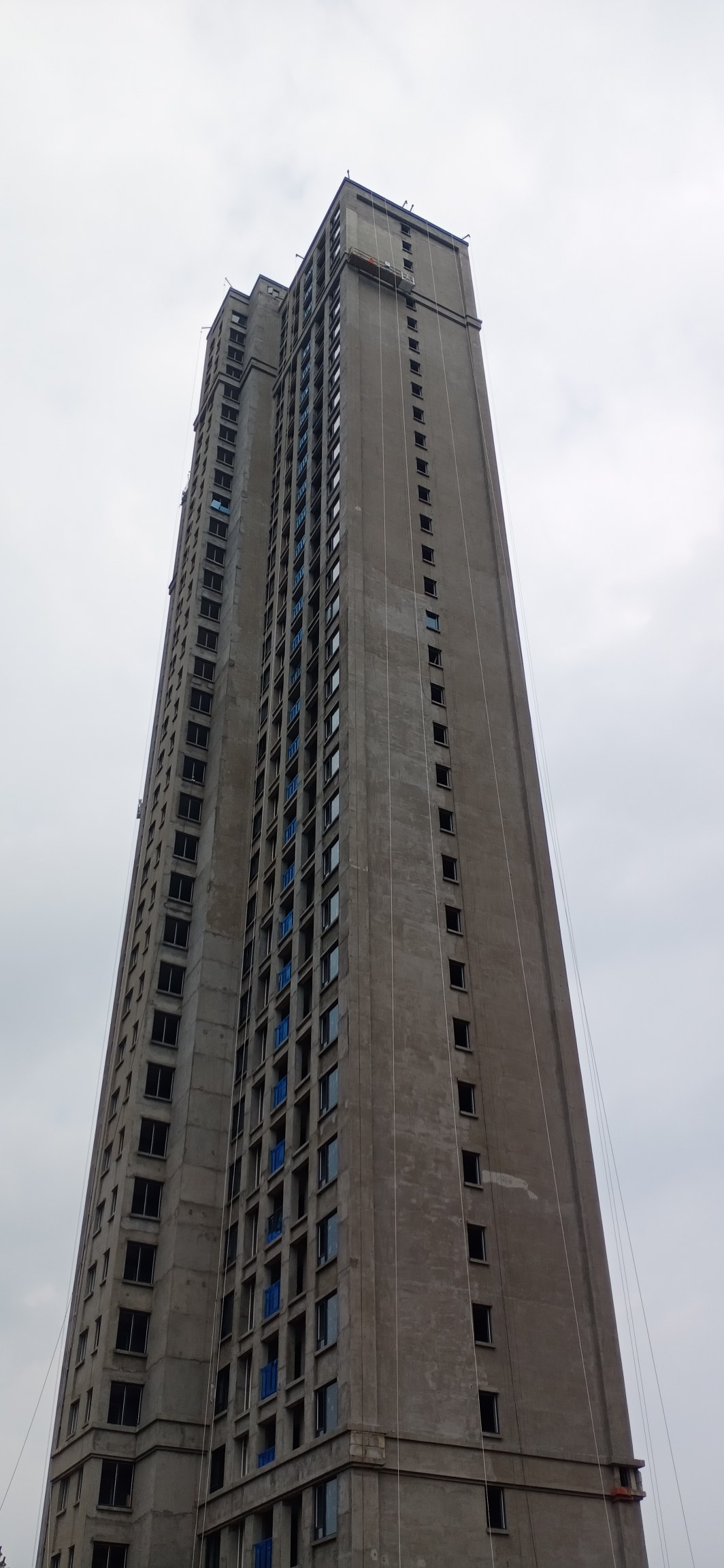 湖北武汉武汉江夏区招外墙吊篮刮灰