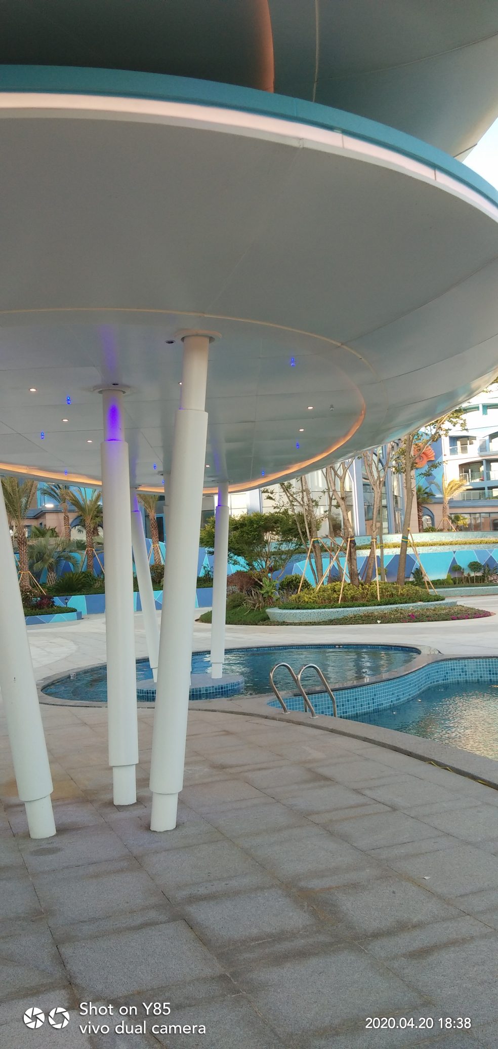 澄江抚仙湖海豚湾酒店廊架制作安装,外观全铝板密拼
