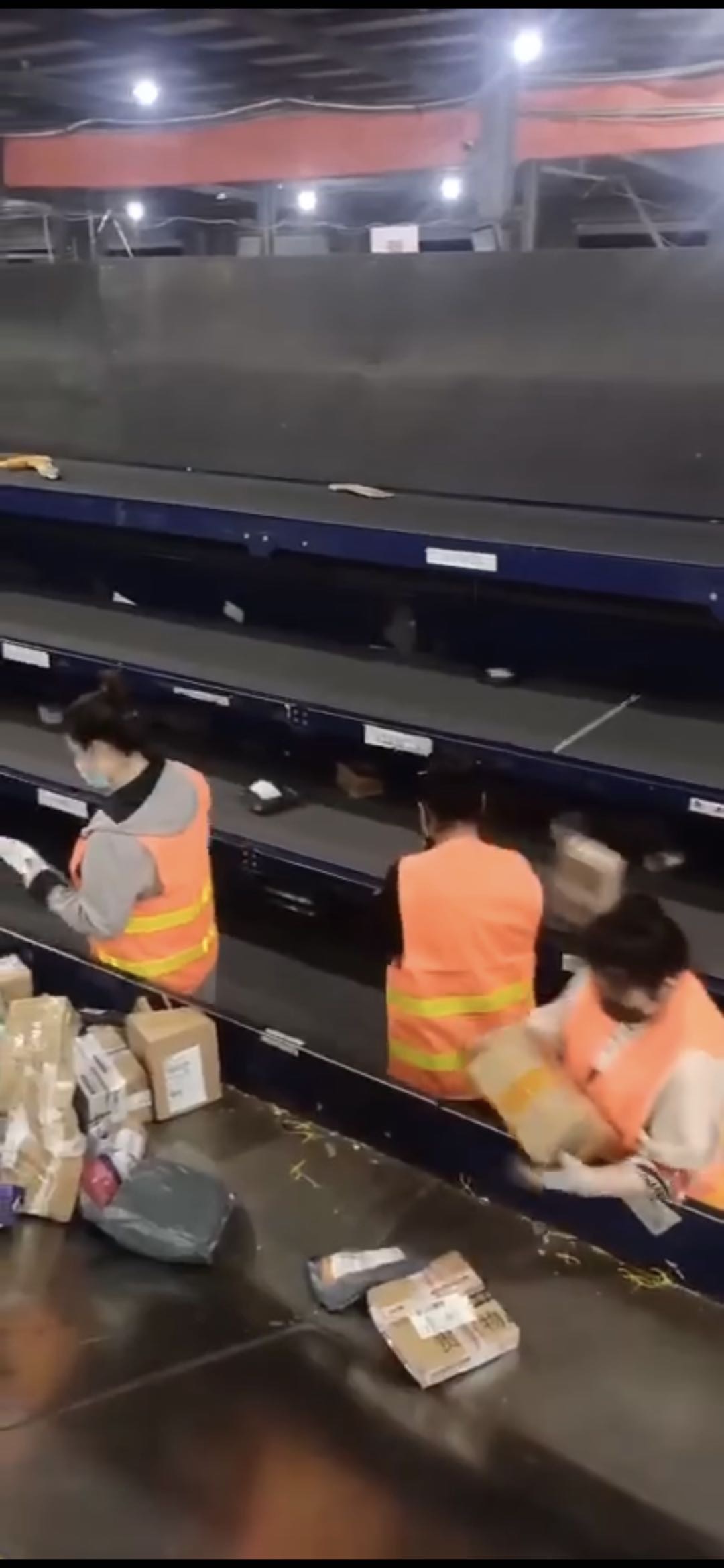 辽宁沈阳招快递分拣员薪资每月15--18号发放配合传送带进行