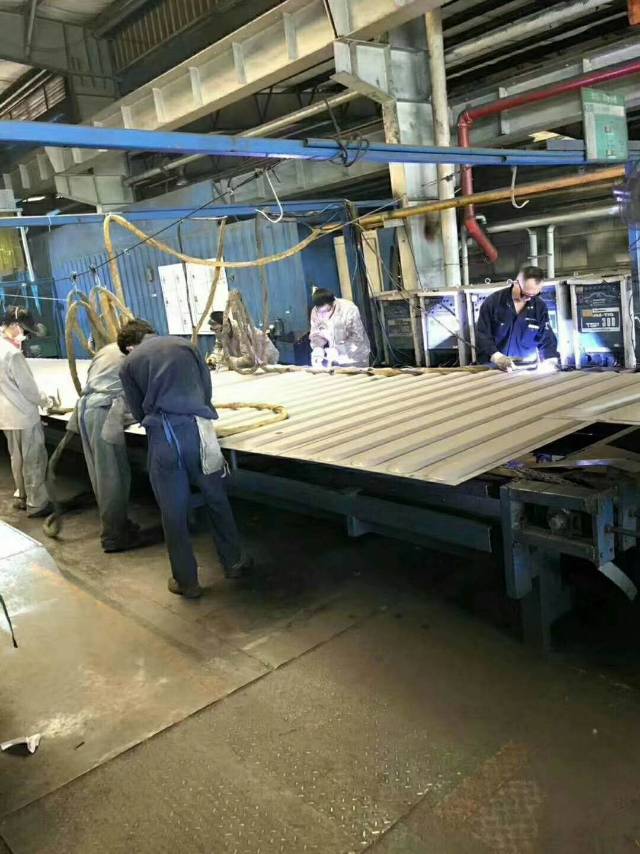 上海龙工焊工车间图片图片